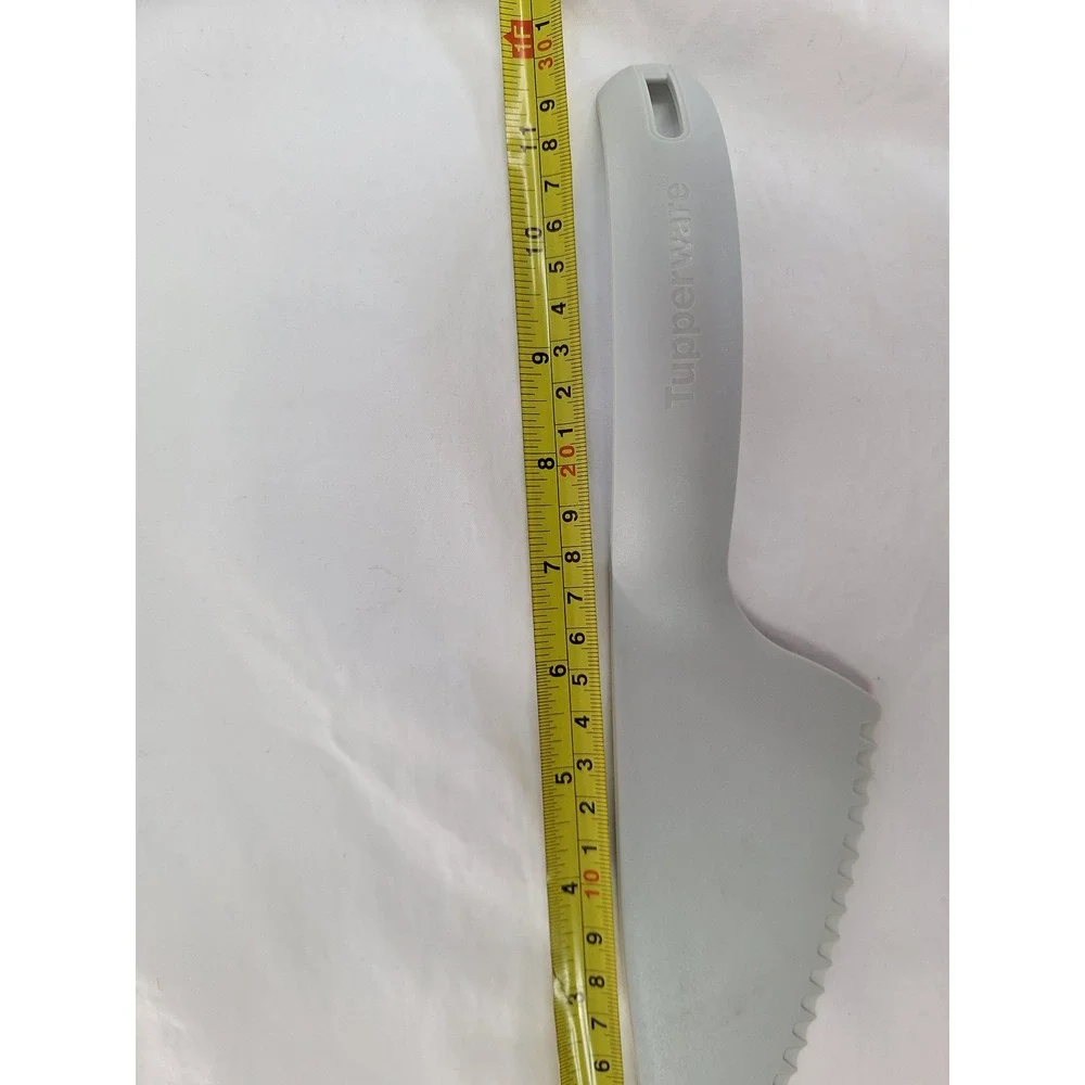 Tupperware Plastic Cake Pastry Server Serrated Slicer Gray 11.75 Inch 5189A-4